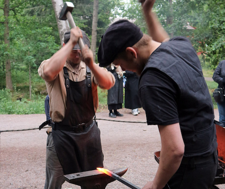 Kädentyöntaitajia